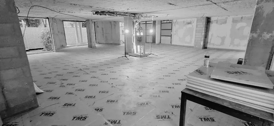 Plateau décapé et protégé pendant la restructuration du 5 rue d'Arsonval, Paris 15e